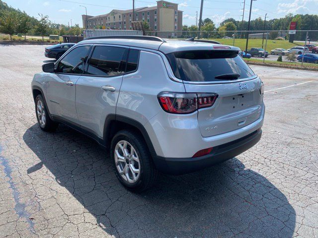 Used 2025 Jeep Compass Latitude AWD/4WD image 7