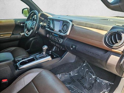 Used 2017 Toyota Tacoma Limited w/ Tow Package AWD/4WD image 20