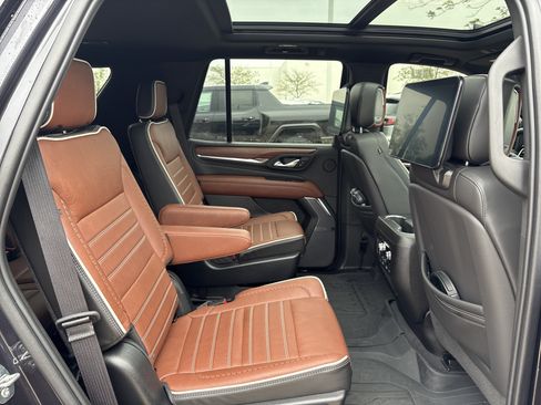 Used 2023 GMC Yukon Denali Ultimate AWD/4WD image 18