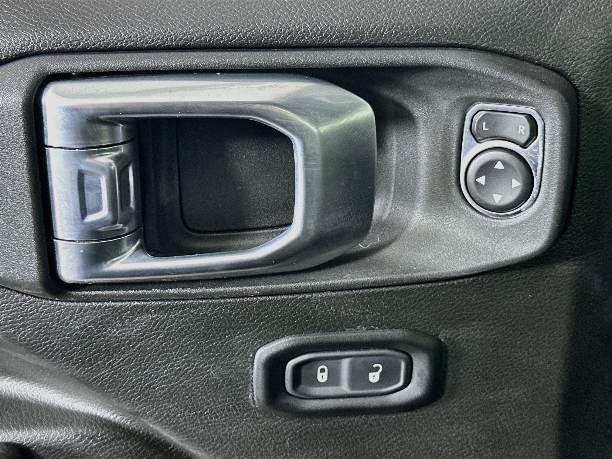 Used 2024 Jeep Wrangler Unlimited AWD/4WD image 15