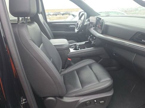 Used 2025 Chevrolet Suburban Z71 AWD/4WD image 9