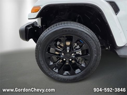 Used 2022 Jeep Wrangler Unlimited Sahara w/ Cold Weather Group image 11