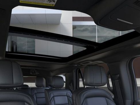 New 2025 Lincoln Navigator Reserve w/ Jet Appearance Package AWD/4WD image 22