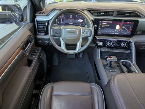 Used 2025 GMC Sierra 1500 Denali w/ Technology Package AWD/4WD image 16