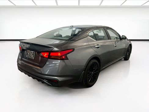 Used 2025 Nissan Altima 2.5 SV w/ SV Special Edition Package FWD image 4
