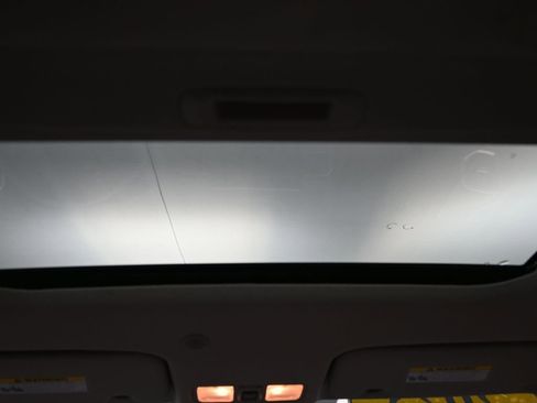 Certified 2025 Hyundai Venue SEL image 11