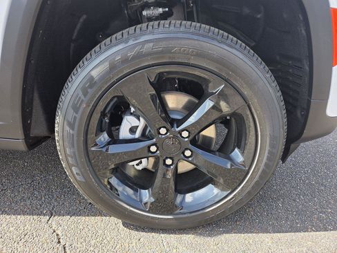 New 2025 Jeep Grand Cherokee Altitude RWD image 36