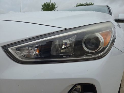 Used 2018 Hyundai Elantra GT FWD image 9