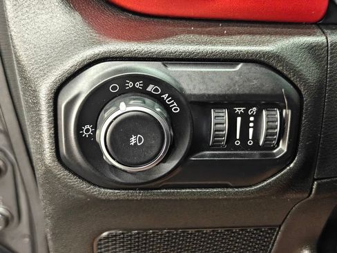 Used 2018 Jeep Wrangler Unlimited Rubicon AWD/4WD image 40