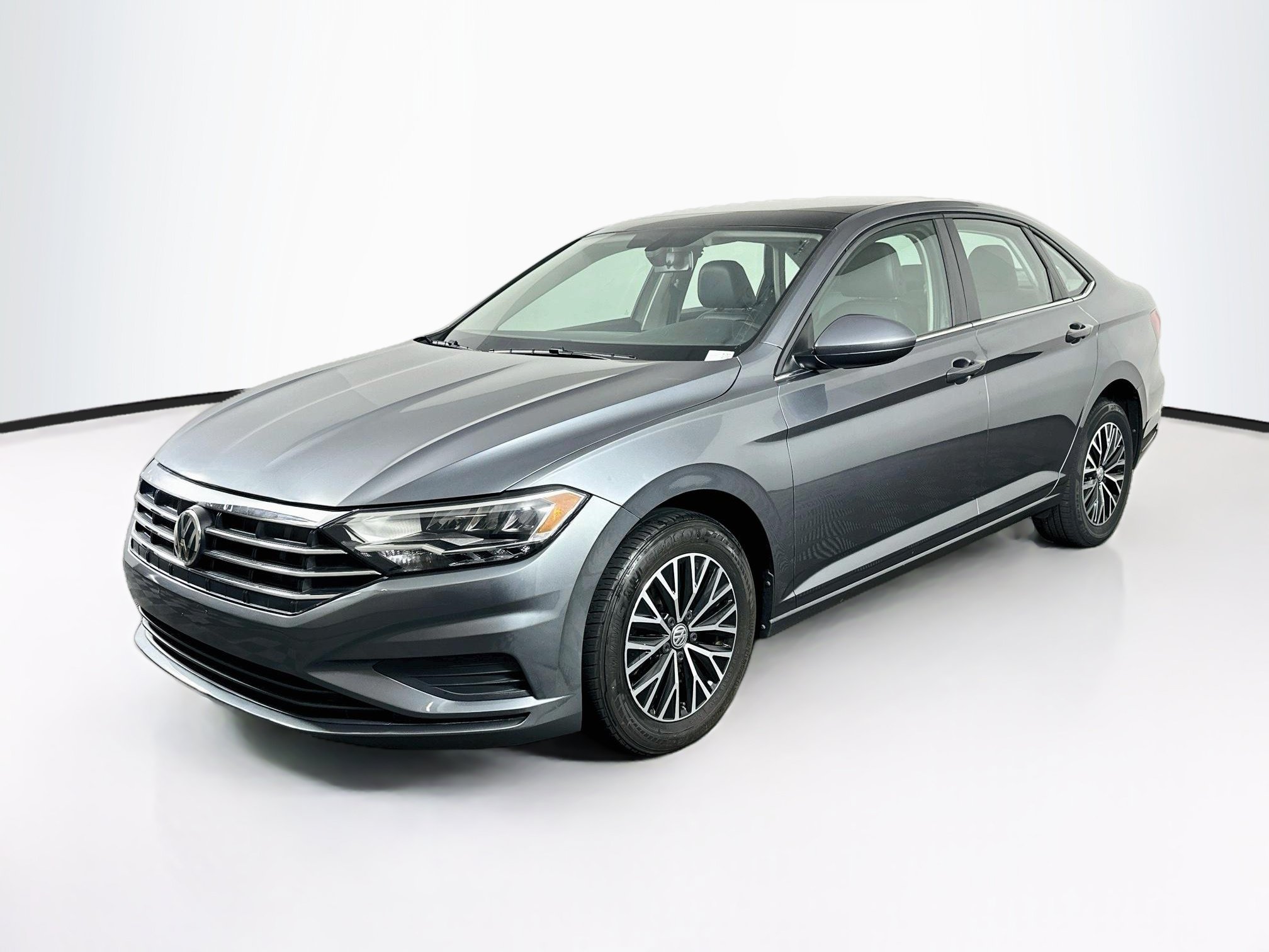 Used 2019 Volkswagen Jetta SE w/ Cold Weather Package FWD image 3