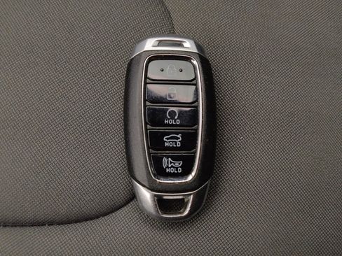 Used 2023 Hyundai Elantra SEL w/ Preferred Accessory Package FWD image 32