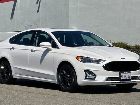Used 2019 Ford Fusion Energi Titanium FWD image 5