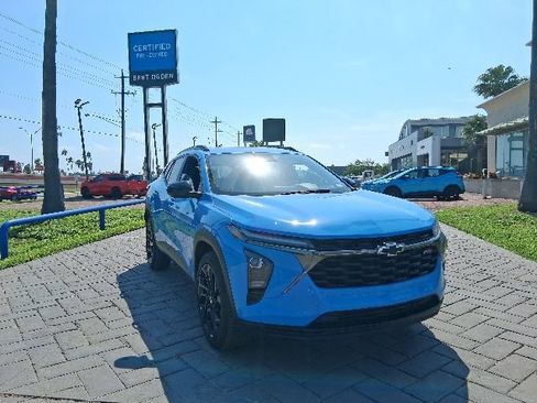 Used 2024 Chevrolet Trax RS w/ Sunroof Package FWD image 1