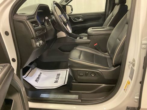 Used 2024 GMC Yukon XL SLT image 14