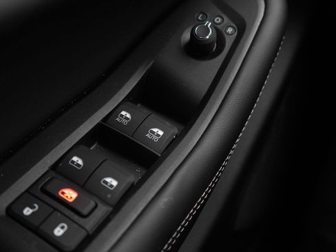 New 2026 Jeep Grand Cherokee Altitude image 19