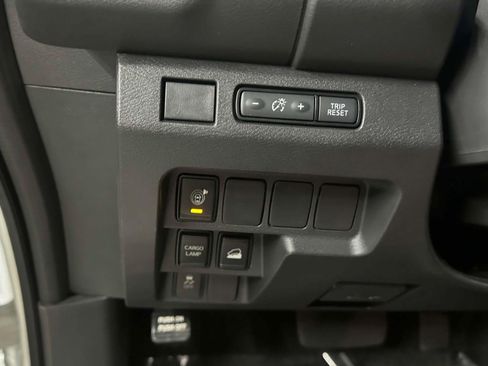 Used 2025 Nissan Frontier SV image 19