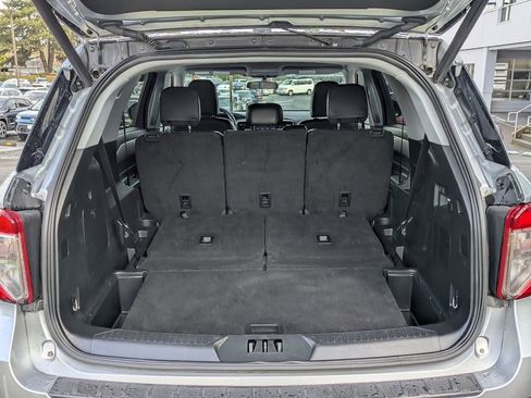 Used 2023 Ford Explorer XLT w/ Equipment Group 202A image 28