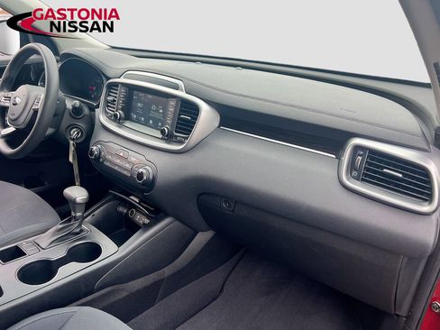 Used 2019 Kia Sorento LX image 37