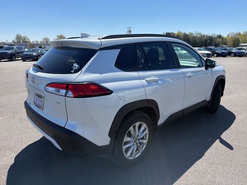 Used 2024 Toyota Corolla Cross LE w/ Moonroof Package image 6