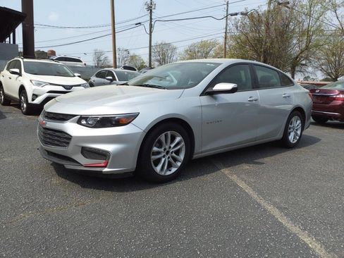 Used 2017 Chevrolet Malibu LT image 8