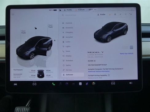 Used 2023 Tesla Model Y AWD image 9