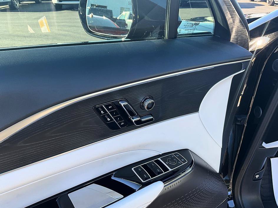 Used 2025 Cadillac Lyriq Sport AWD/4WD image 13
