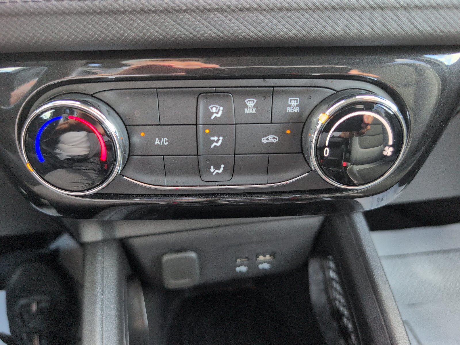 Used 2025 Chevrolet TrailBlazer LT AWD/4WD image 27