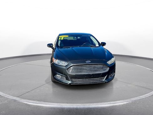 Used 2016 Ford Fusion SE w/ Equipment Group 202A FWD image 3