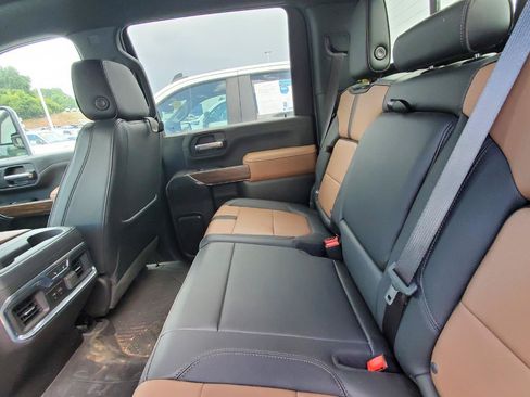 Used 2022 Chevrolet Silverado 2500 High Country w/ Z71 Off-Road Package AWD/4WD image 5