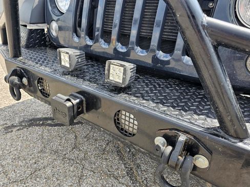 Used 2016 Jeep Wrangler Unlimited Rubicon w/ Connectivity Group image 36