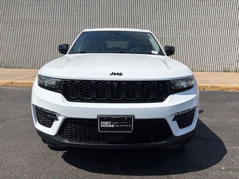 Used 2023 Jeep Grand Cherokee Limited w/ Luxury Tech Group II AWD/4WD image 10