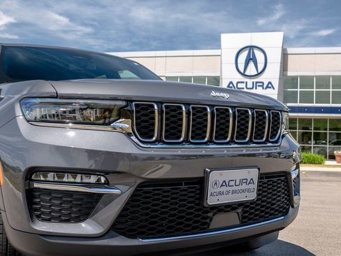 Used 2024 Jeep Grand Cherokee Limited AWD/4WD image 2