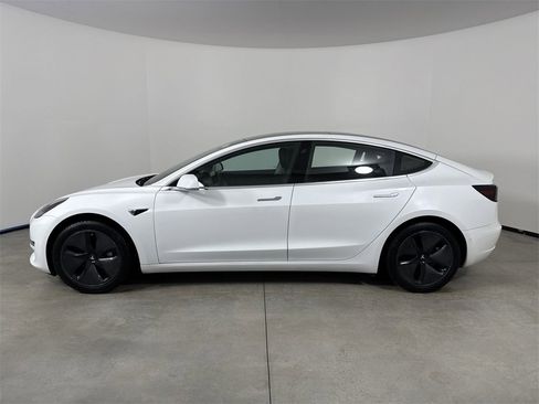 Used 2018 Tesla Model 3 Long Range image 2