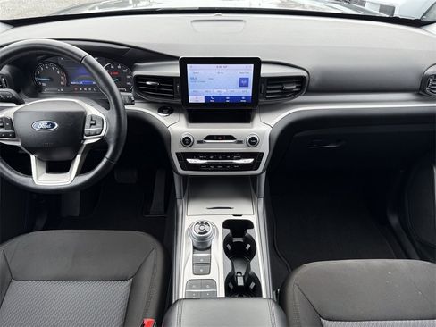 Used 2024 Ford Explorer XLT image 16