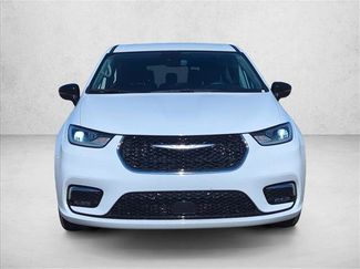 Used 2024 Chrysler Pacifica Touring-L video 2