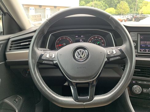 Used 2019 Volkswagen Jetta SE FWD image 18