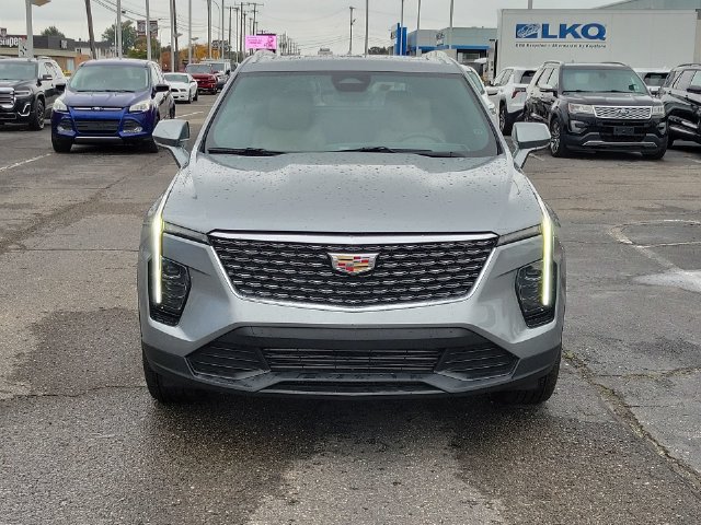 Certified 2024 Cadillac XT4 Luxury w/ Cold Weather Package FWD image 3
