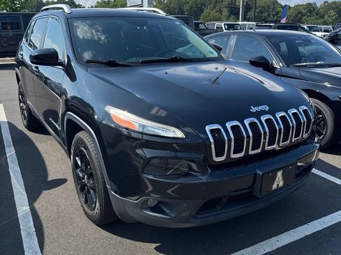 Used 2016 Jeep Cherokee Latitude w/ Cold Weather Group AWD/4WD image 2