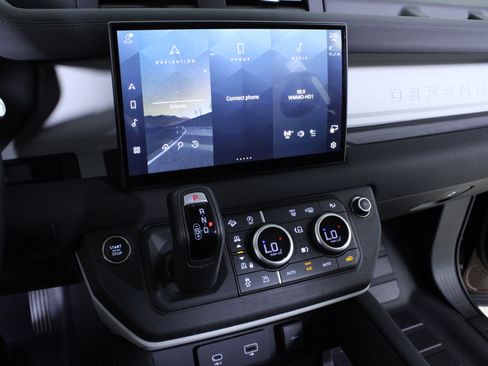 Used 2023 Land Rover Defender 130 S image 24