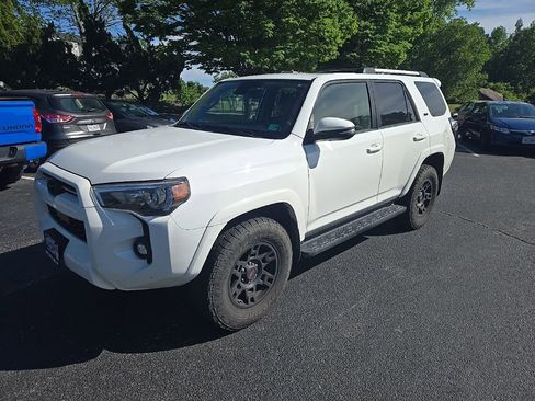 Used 2021 Toyota 4Runner SR5 Premium w/ Moonroof Package AWD/4WD image 6
