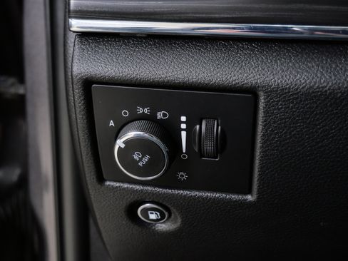 Used 2020 Jeep Grand Cherokee Limited AWD/4WD image 27