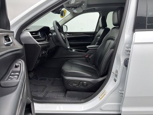 Used 2023 Jeep Grand Cherokee 4WD 4xe image 14