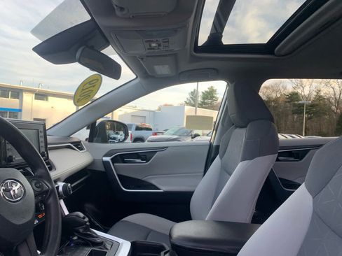 Used 2019 Toyota RAV4 XLE image 12