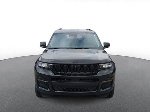 Used 2023 Jeep Grand Cherokee L Limited w/ Luxury Tech Group II image 3