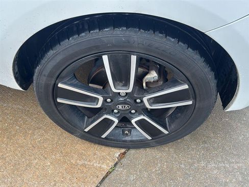 Used 2011 Kia Soul + FWD image 12