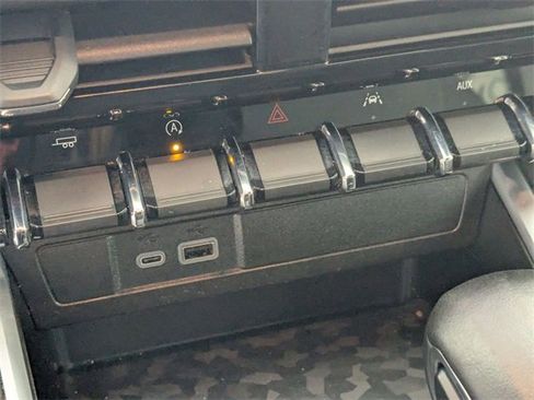 Used 2024 Chevrolet Colorado LT w/ LT Convenience Package image 20