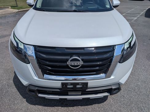 Used 2025 Nissan Pathfinder Platinum w/ Cargo Package FWD image 12