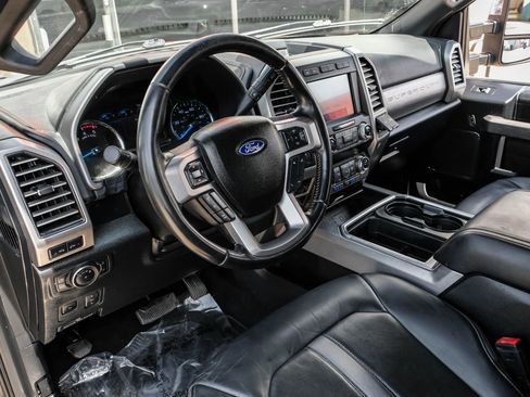 Used 2020 Ford F250 Platinum w/ FX4 Off-Road Package AWD/4WD image 3