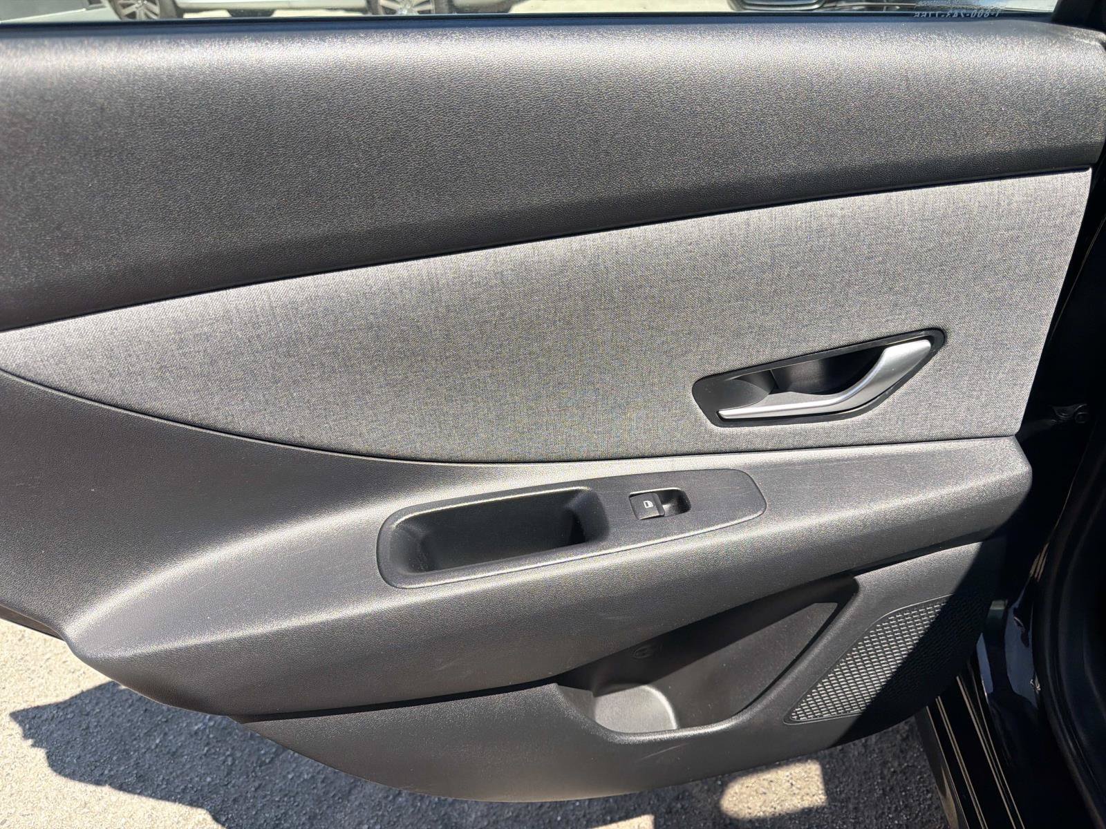 Used 2024 Hyundai Elantra Limited FWD image 9
