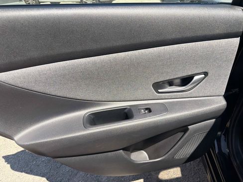 Used 2024 Hyundai Elantra Limited FWD image 9